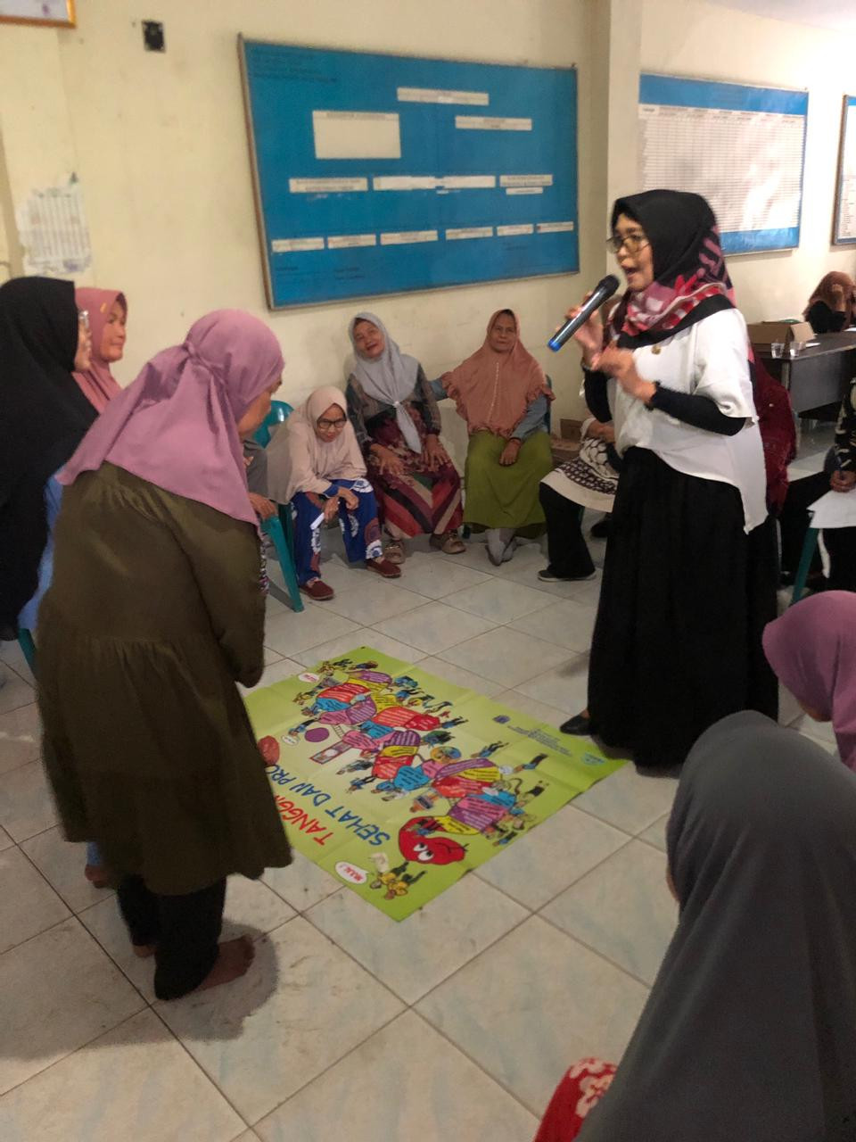 Kegiatan pertemuan keenam Sekolah Lansia EMAS Kampung KB Setia.