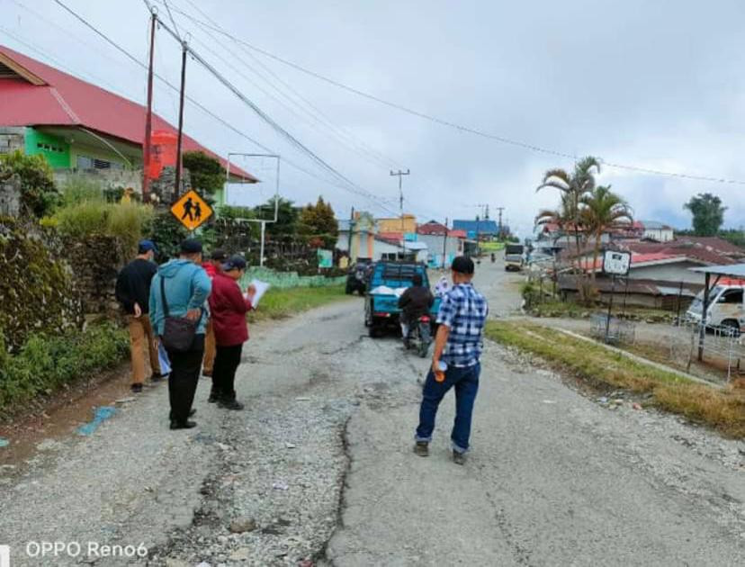 GOTONG ROYONG PENIMBUNAN JALAN TARATAK GALUNDI