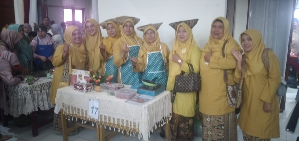 Lomba membuat samba lado di alahan panjang  ( festival lima danau)