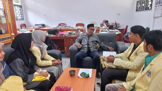 Kunjungan mahasiswa KKN Tematik Stunting UNP ke SDN 04 Sisawah