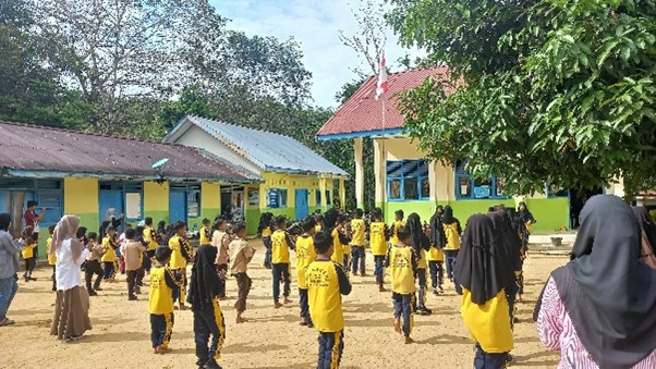 Sosialisasi Mahasiswa KKN Tematik Stunting UNP di SDN 14 Sisawah