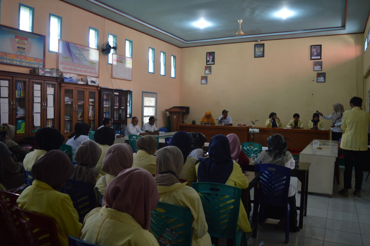 Pertemuan dan Pengarahan dari Kepala Bidang BKKBN Kecamatan Kapur IX kepada Mahasiswa KKN