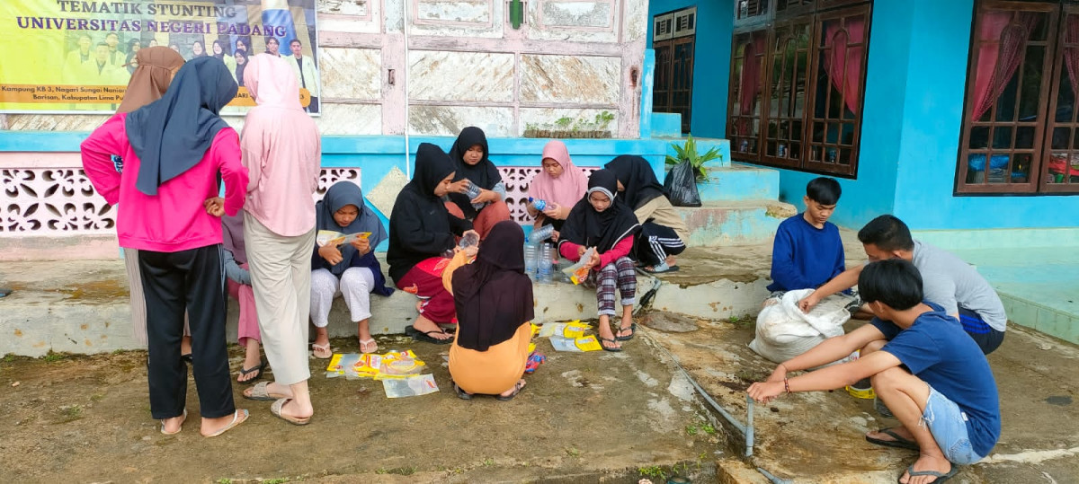 Kegiatan Dapur Sehat Mahasiswa KKN Tematik Stunting KB 3 50 Kota Sungai Naniang