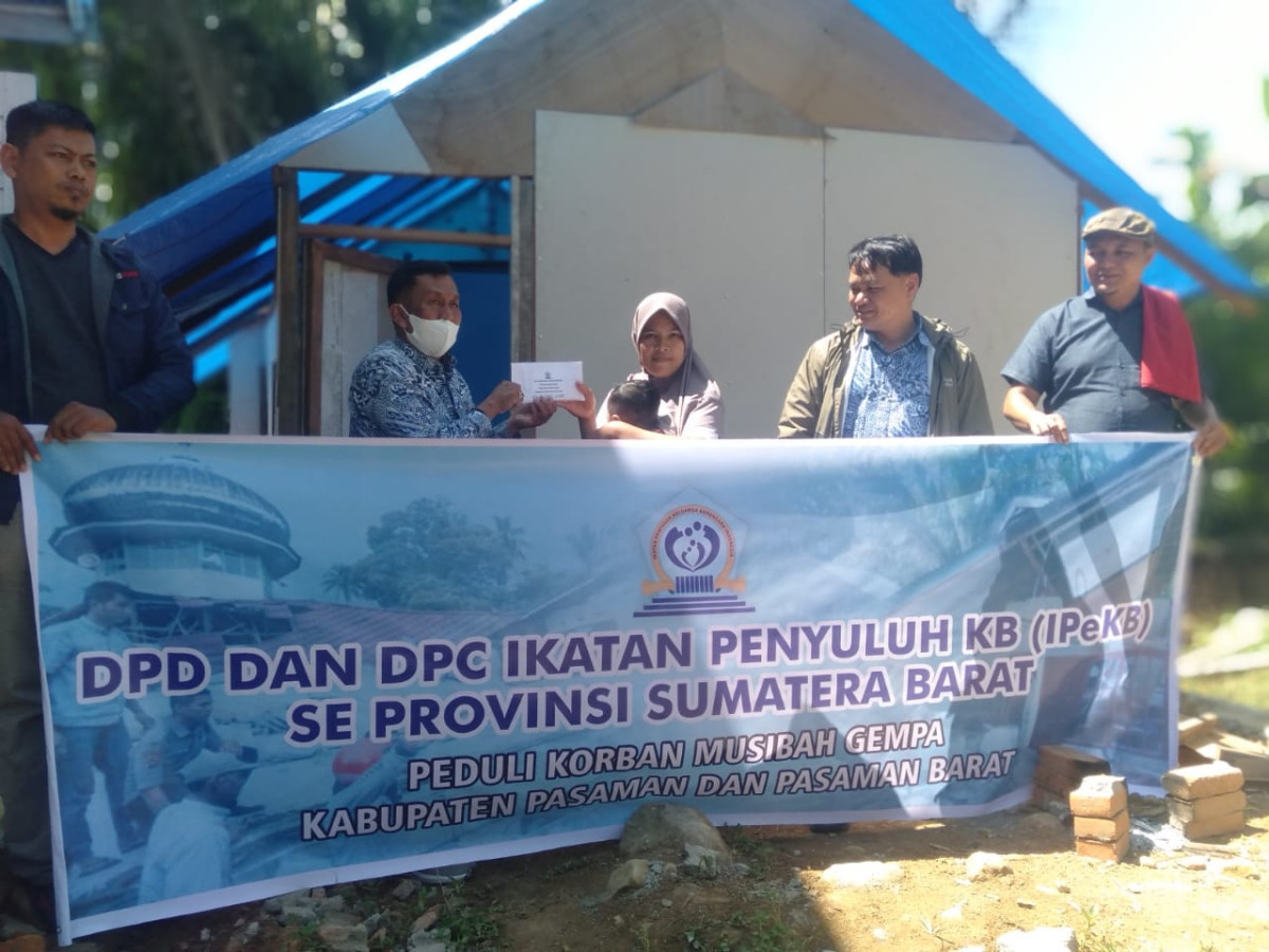 menyalurkan  bantuan gempa