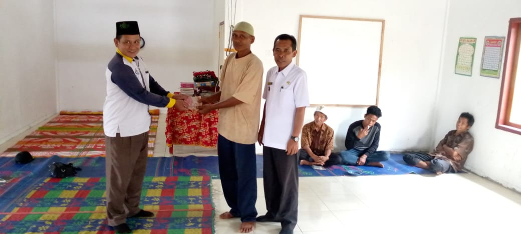 menyalurkan  bantuan gempa