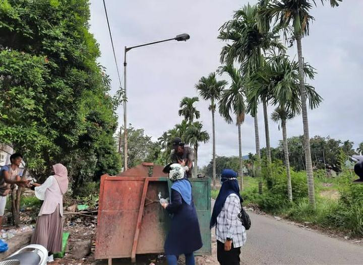 Berbagi Nasi di Jalanan bersama Genre Kota Padang