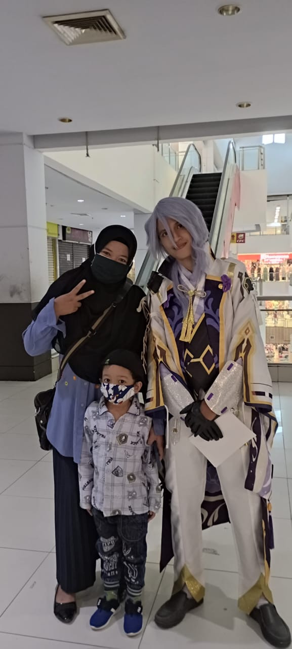 Bersama cosplayer padang