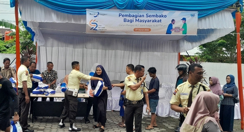 Pemberian Sembako dalam rangka HUT BANK NAGARI