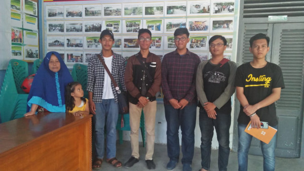 Tugas kelompok mahasiswa UNP jurusan Geografi ke kampung KB