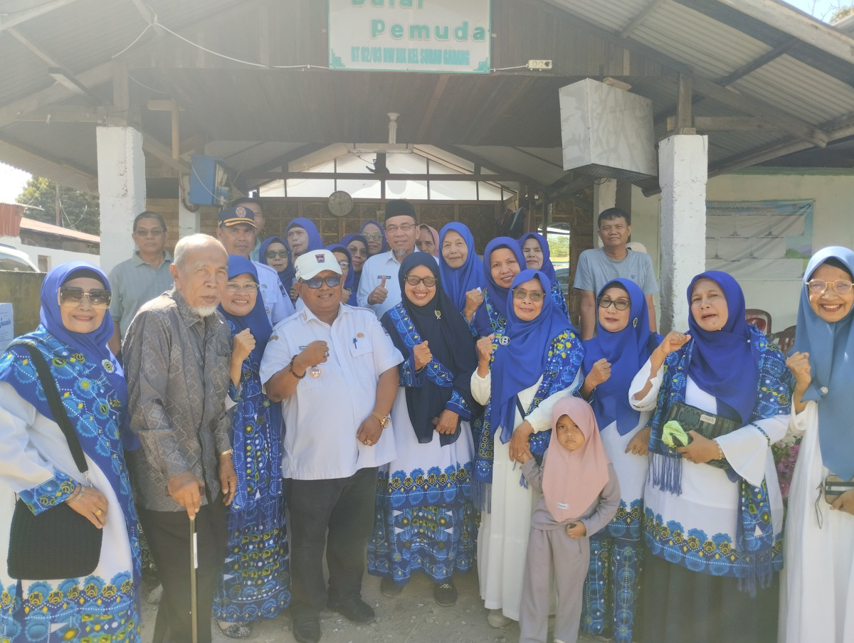 penyerahan bantuan korban kebakaran di RT 03/ RW 19 Kelurahan surau gadang kecamatan nanggalo