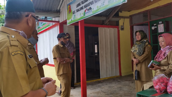 Kunjungan Dinas Perpustakaan ke kampung KB