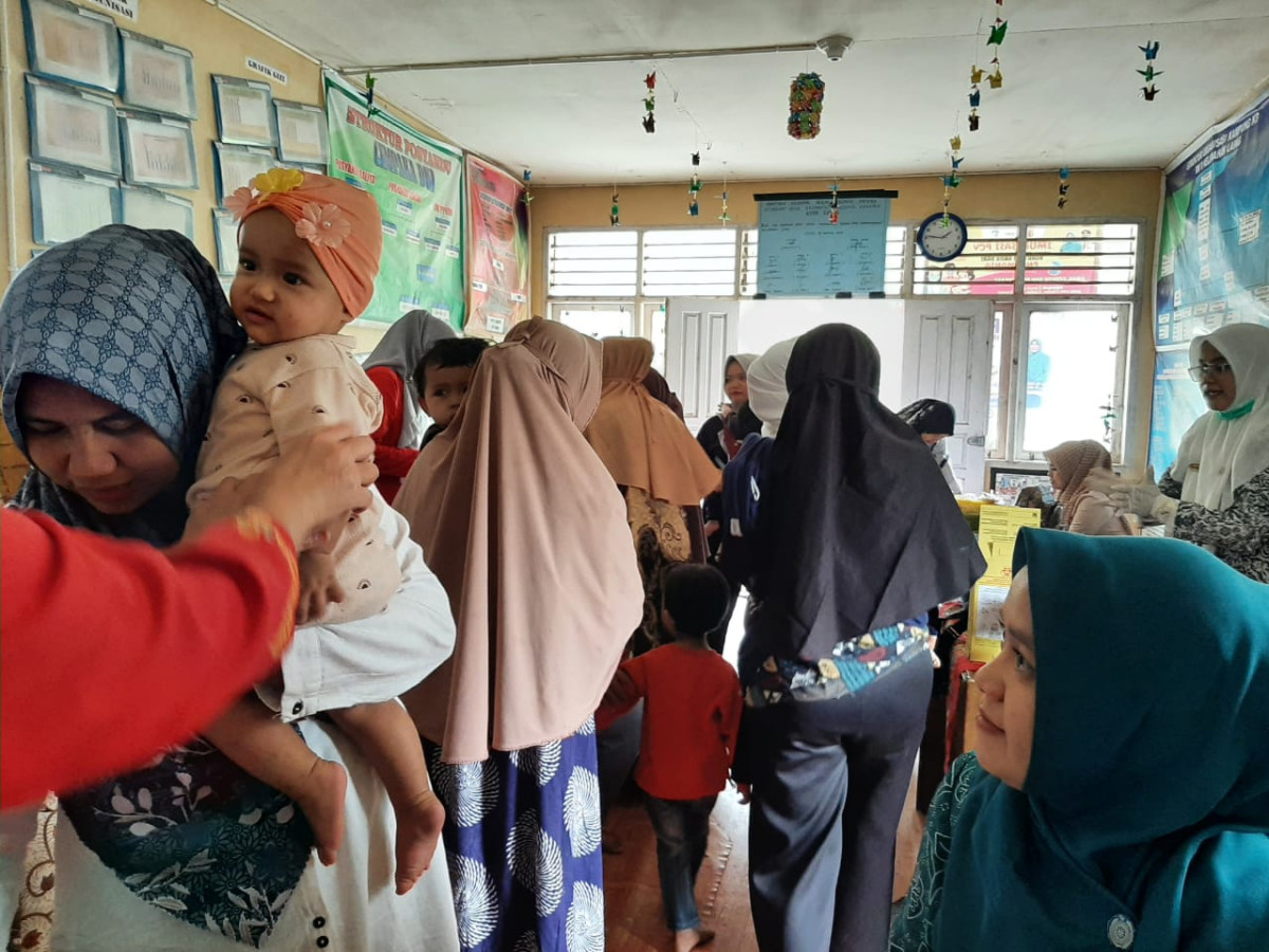 Pemberian makanan tambahan di posyandu