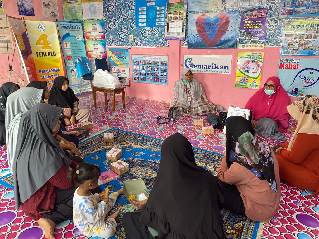 Edukasi Kesehatan Ibu Hamil dan Persiapan Persalinan pada Kelas Ibu Hamil di Kelurahan Ekor Lubuk