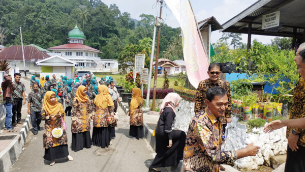 Kader Kecamatan Kubung Solok Studi Tiru ke Koto Katik
