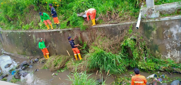 Penbersihan Sungai Batang Sitabak