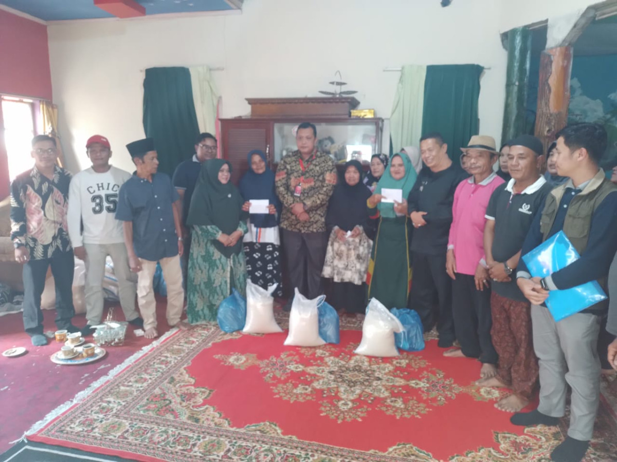 Penyerahan Bantuan dari Dinas Sosial Kota Bukittinggi