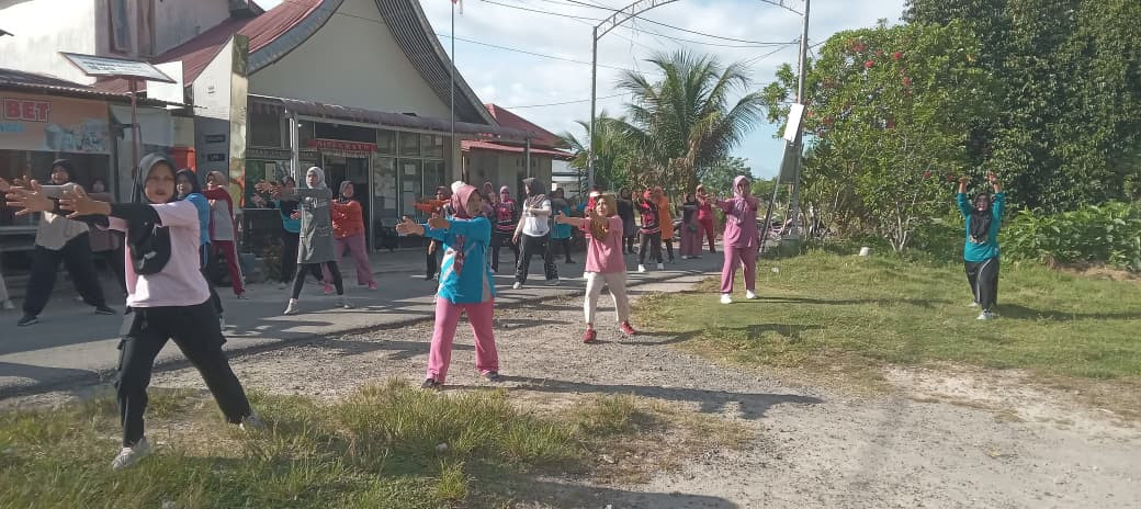 SENAM CERIA KATAPAS  ( senam bersama lansia desa Taluk )