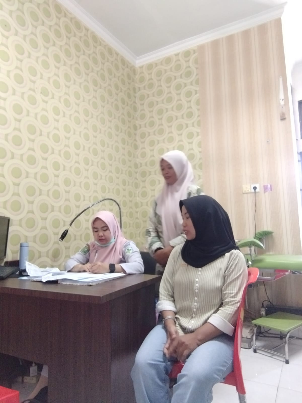 MENGANTAR AKSEPTOR KE PROVAIDER