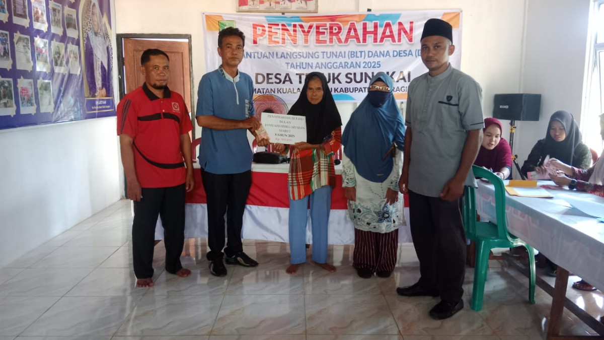 Penyerahan BLT ( Bantuan langsung tunai)