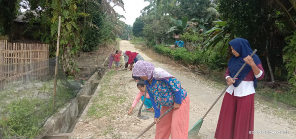 gotong royong membersihkan toga