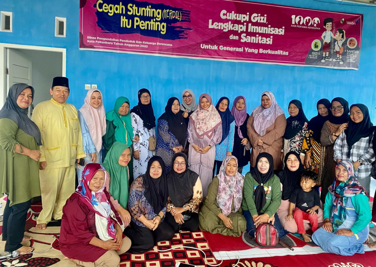 Foto bersama pengurus Kampung KB Bandar Bertuah dan PKB Se Kecamatan Senapelan