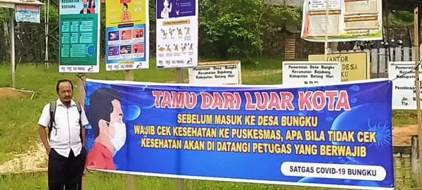 Spanduk himbauan di desa Bungku