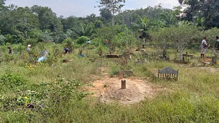 pembersihan kuburan dan gotong royong di ladang peris