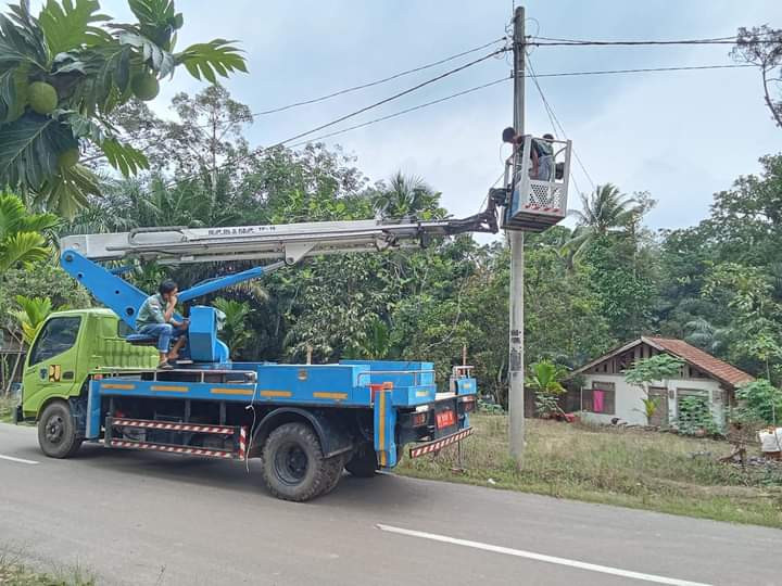 respon cepat perbaikan lampu jalan oleh dinas perumahan rakyat