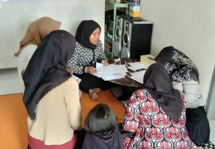 PLKB Melakukan KIE Kepada PUS Mengenai Kesehatan Reproduksi dan Perencanaan Sehat