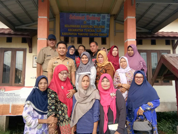 FOTO BERSAMA IBU KETUA TIM PENGGERAK PKK KECAMATAN DAN KELURAHAN