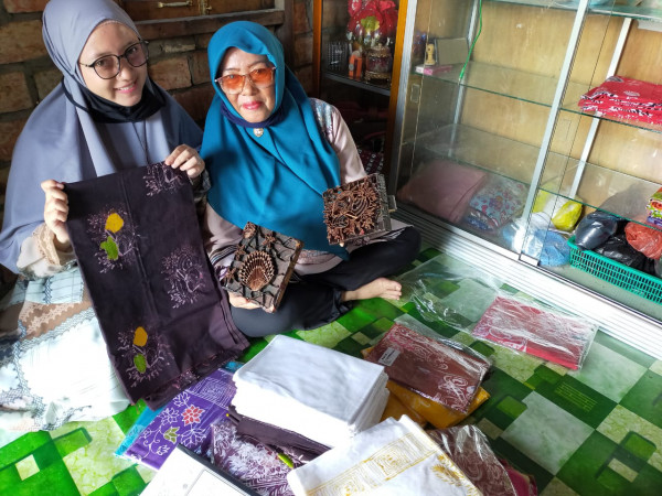 batik buatan anggota uppks 