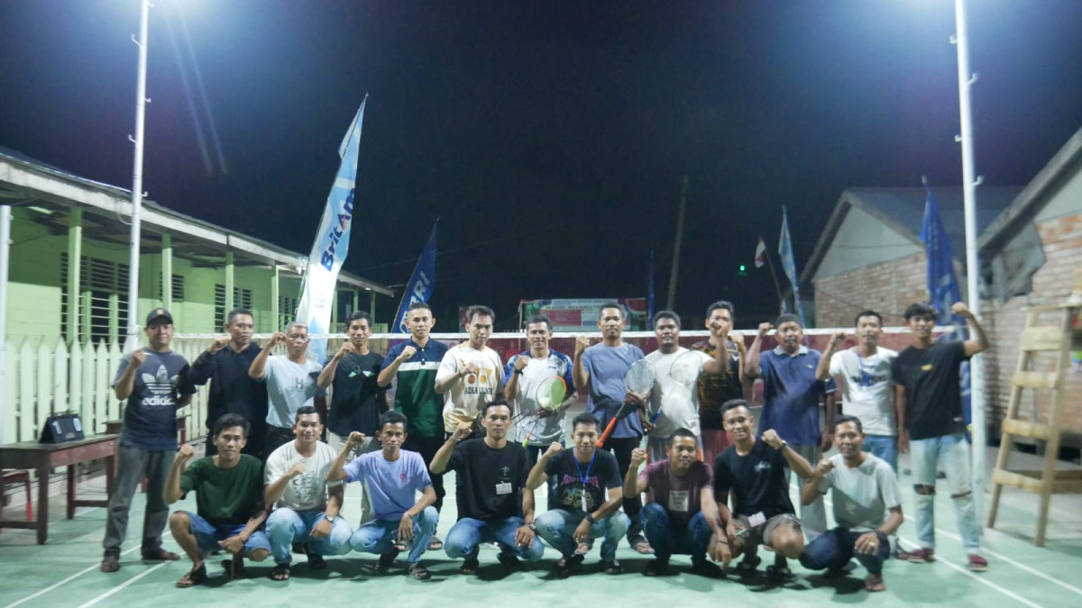 Foto Bersama Peserta, Lurah Dan Seluruh Panitia Pertandingan