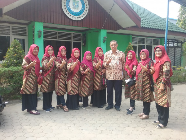 Photo bersama kepala Dinas PPKB Kota jambi