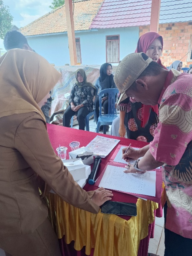 PEMBINAAN KAMPUNG KB DESA MENGGERIS POKTAN