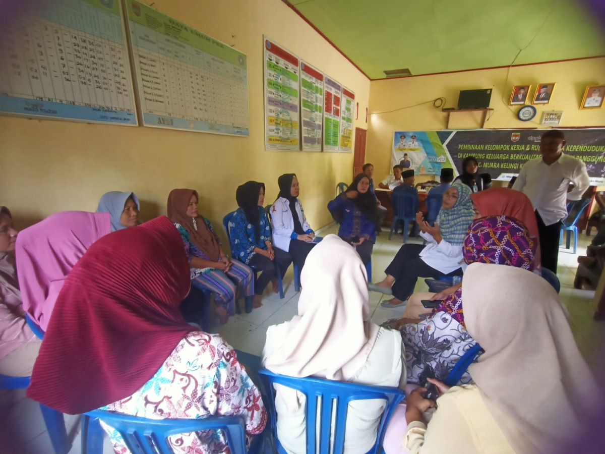 pembinaan kelompok kerja dan rumah data kependudukan di kampung keluarga berkualitas desa Pulau Panggung Kec.Muara Kelingi kabupaten musi rawas