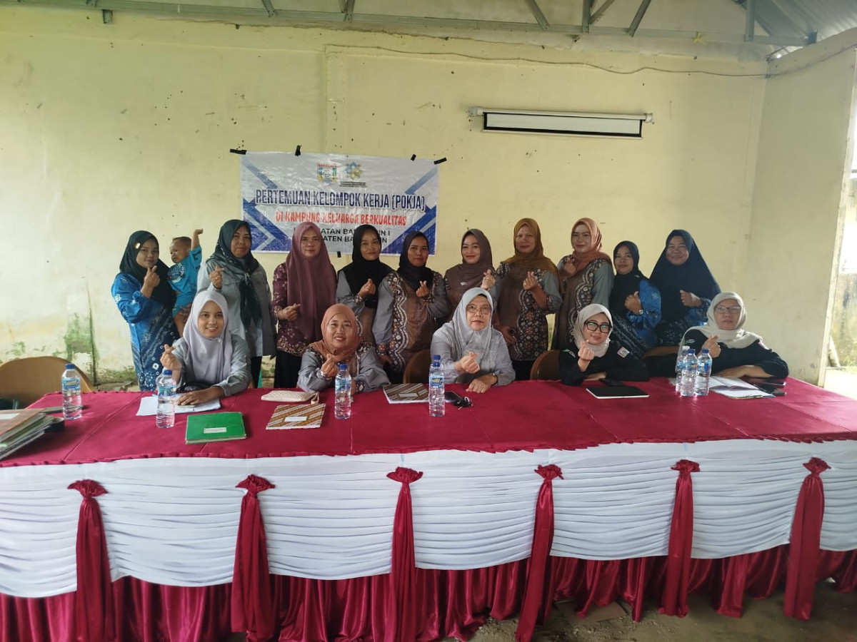 foto bersama dengan peserta dan narasumber pokja kkb