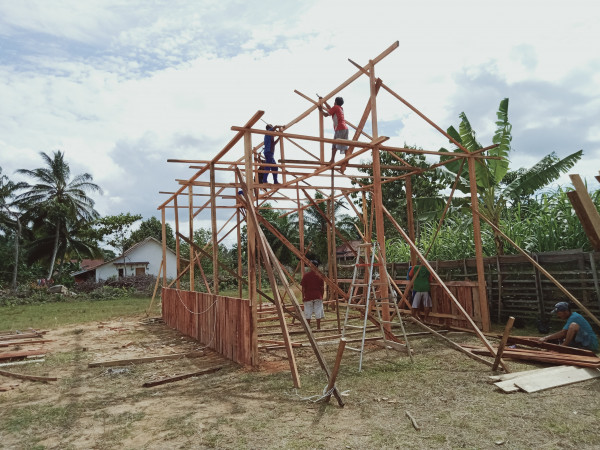 Gotong Royong pembangunan dan Pembaharuan sekretariat kampung Kb kebang jaya tahun 2021 