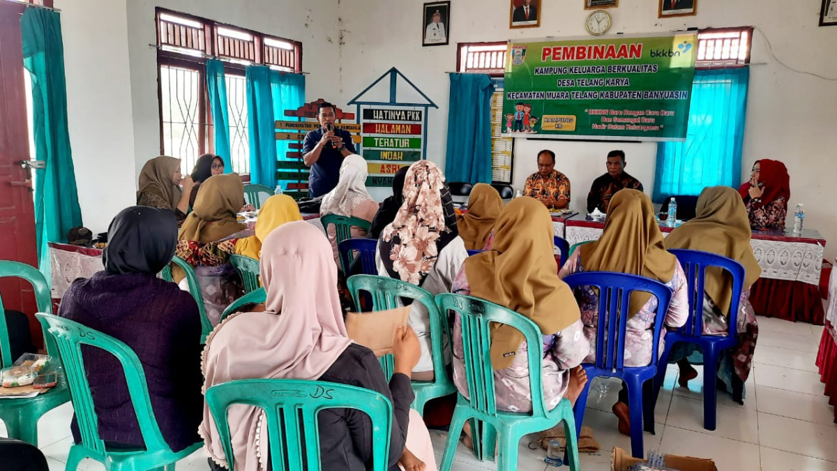 Pemberian Materi Oleh Kasi Pemetaan Perkiraan Penduduk Bapak Sujadi, SE