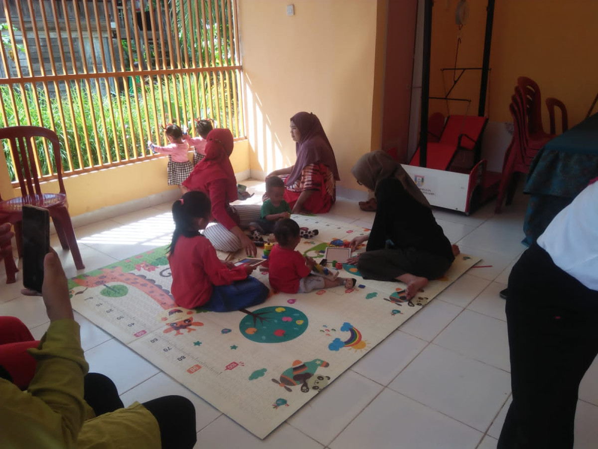 balita sedang bermain