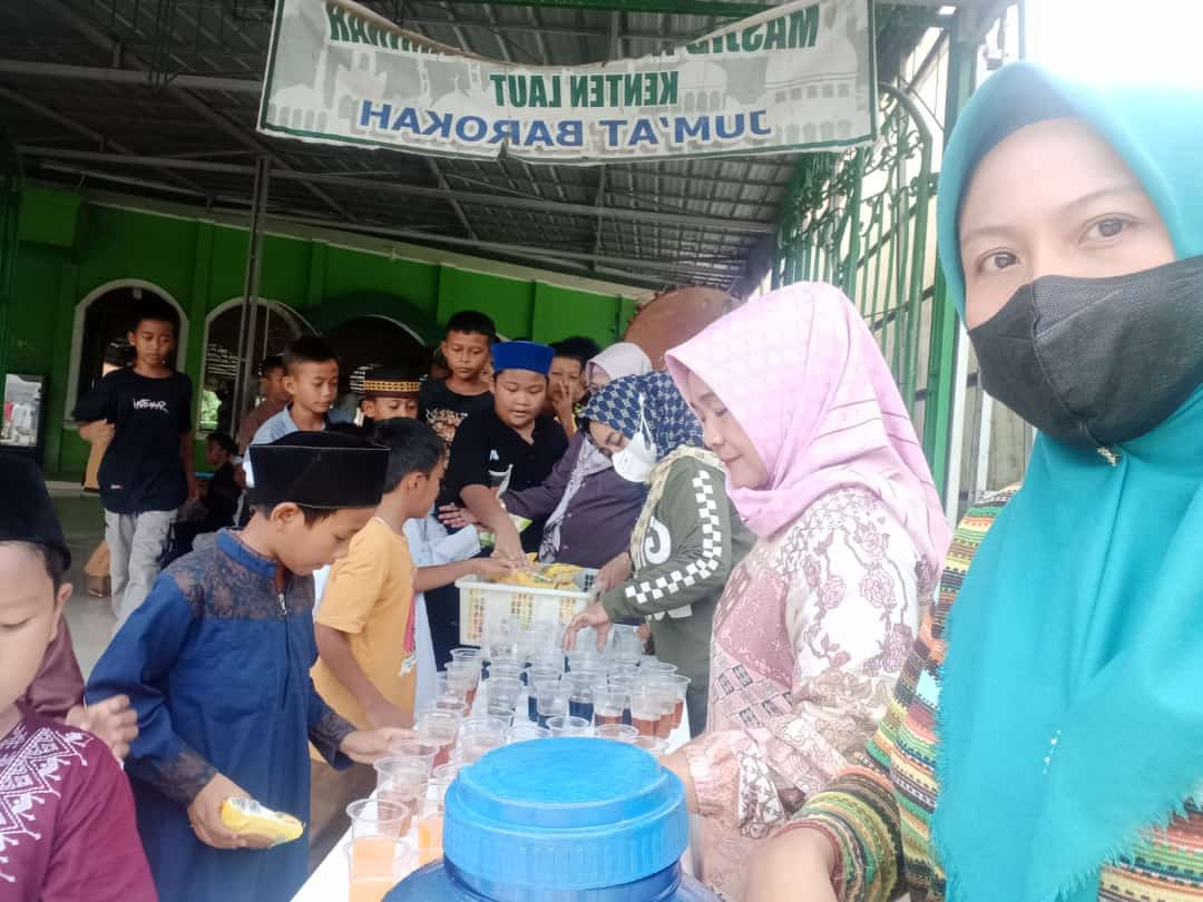 jumat barokah atau jumat berbagi d masjid nur islami aminah desa persiapan kenten jaya