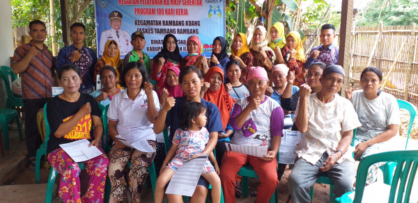 Petugas KB dan Masyarakat yang mengikuti kegiatan Pelayanan KB MKJP Serentak Program 100 hari Kerja