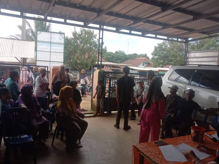 pembagian bantuan pangan berupa beras bulog