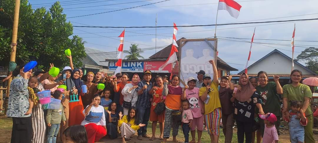 pak kades foto bersama peserta lomba