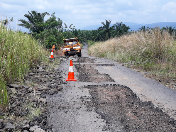Proses Perbaikan Jalan Masuk Desa Pancur Mas
