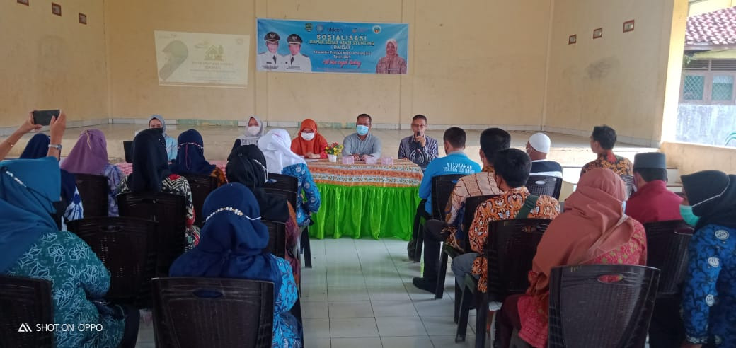 Fasilitasi sosialisasi program Dapur Sehat Atasi Stunting(DASHAT) di Kampung KB Talang Pipa.Kel. Talang Ubi Barat