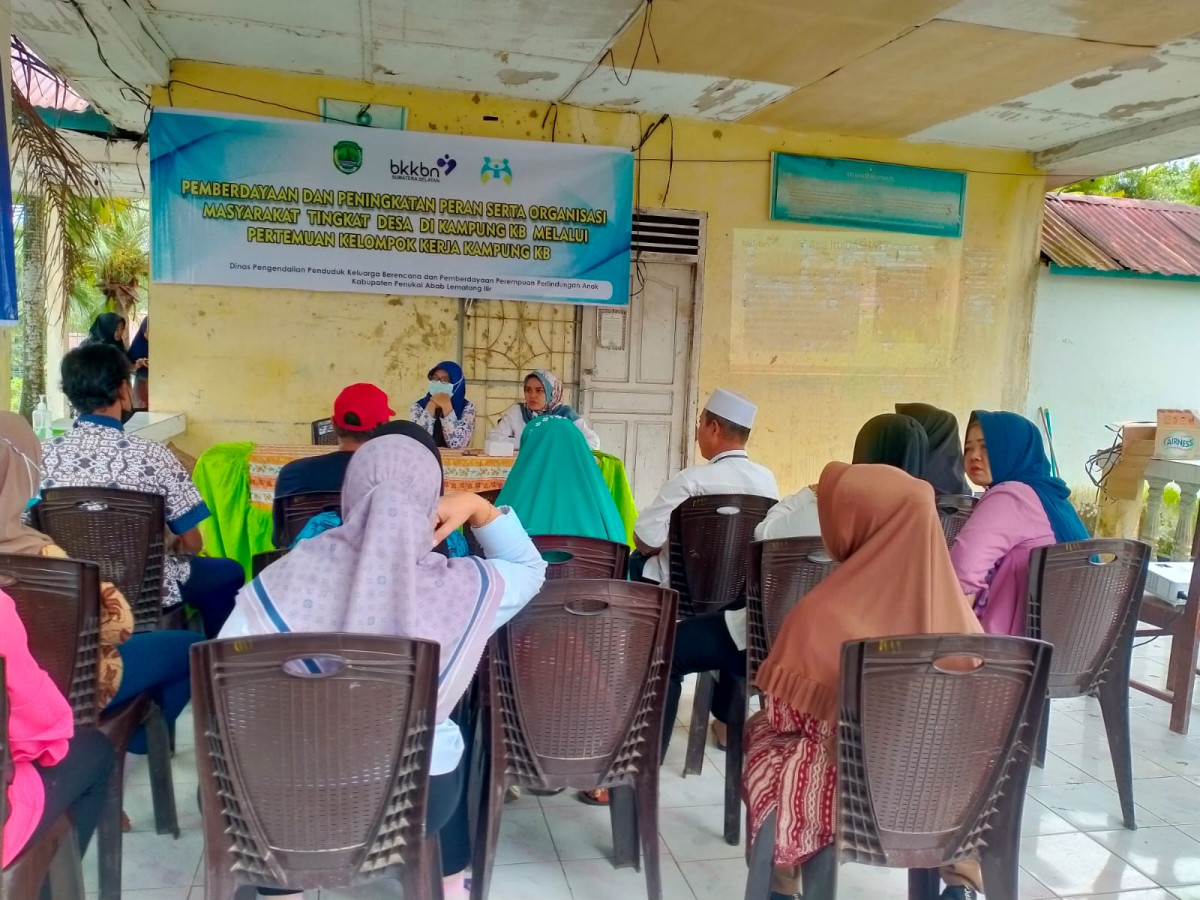 pemberdayaan dan peningkatan peran serta organisasi masyarakat tingkat desa di kampung kb melalui pertemuan kelompok kerja kampung KB Talang Pipa