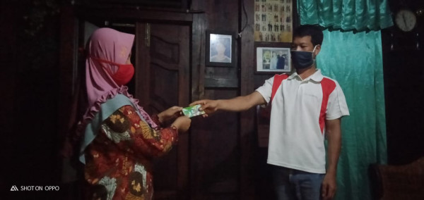 Pembagian alkon dari rumah ke rumah oleh ppkbd dan sub ppkbd