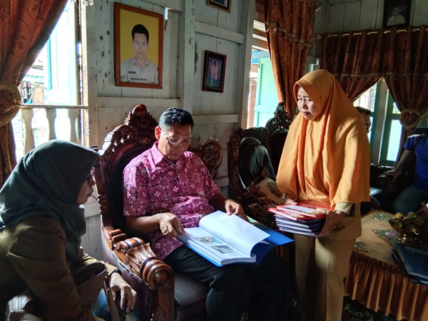 Pemeriksaan buku kegiatan kampung kb