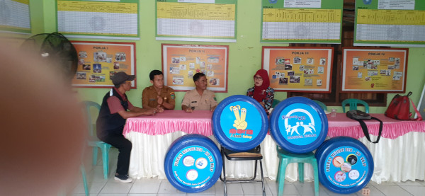 Rapat kecil membahas tentang revisi pokja Kampung KB Mabes