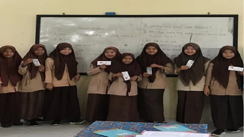 Pemberian tablet tambah darah bagi remaja putri di SMP Negeri Arga Mulya